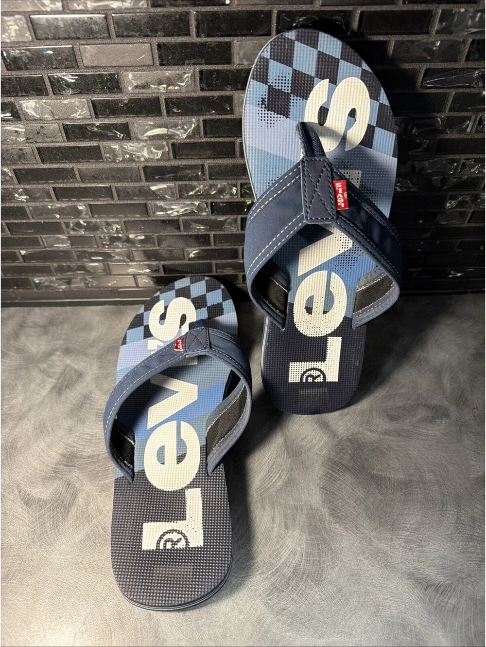 Levi's Mens Casual Flip Flop Vegan Sandal Beach Shoe Size 9